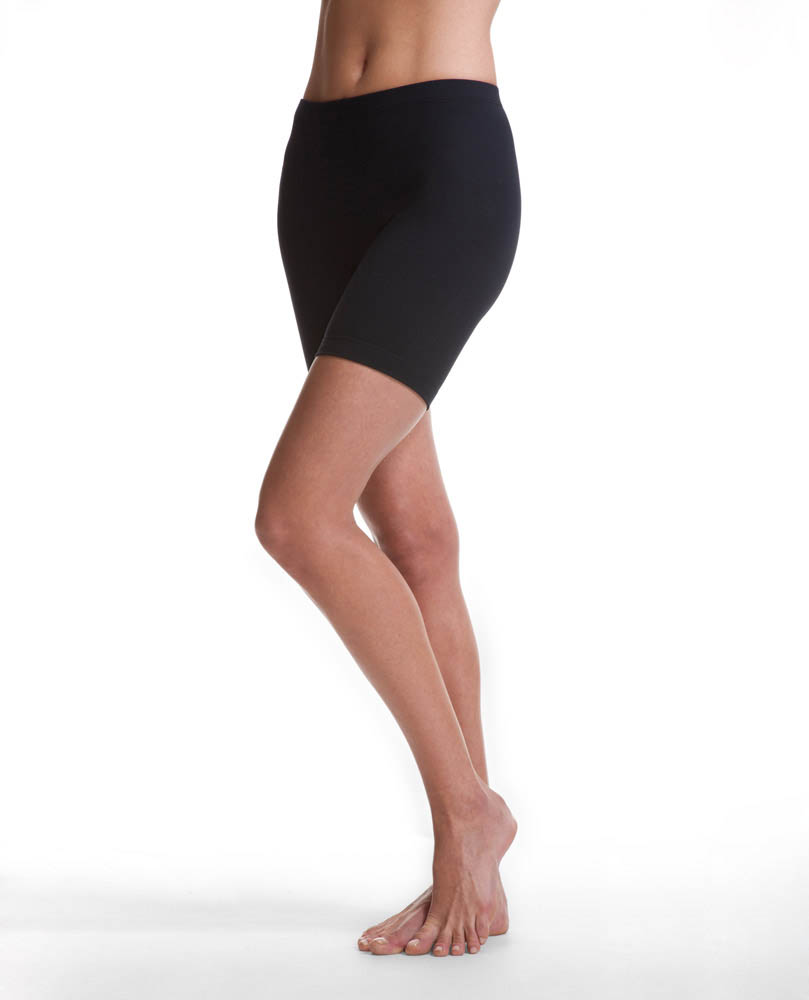 Danskin WOMEN`S ACTIVE ESSENTIAL SUPPLEX? 7INCH BIKE SHORT